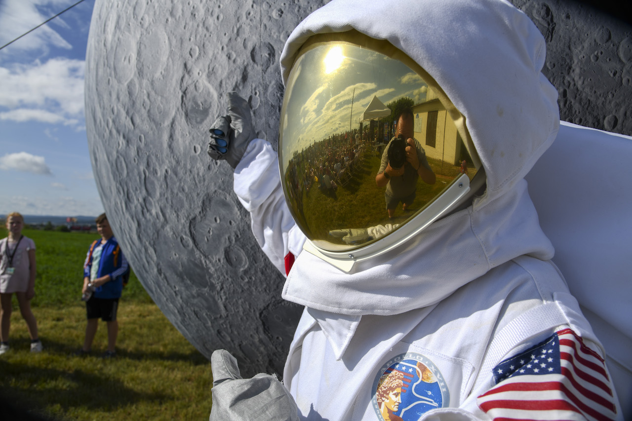 Model Měsíce, Petr Horálek a Vláďa Slezák z Hvězdárny Žebrák v Příbrami