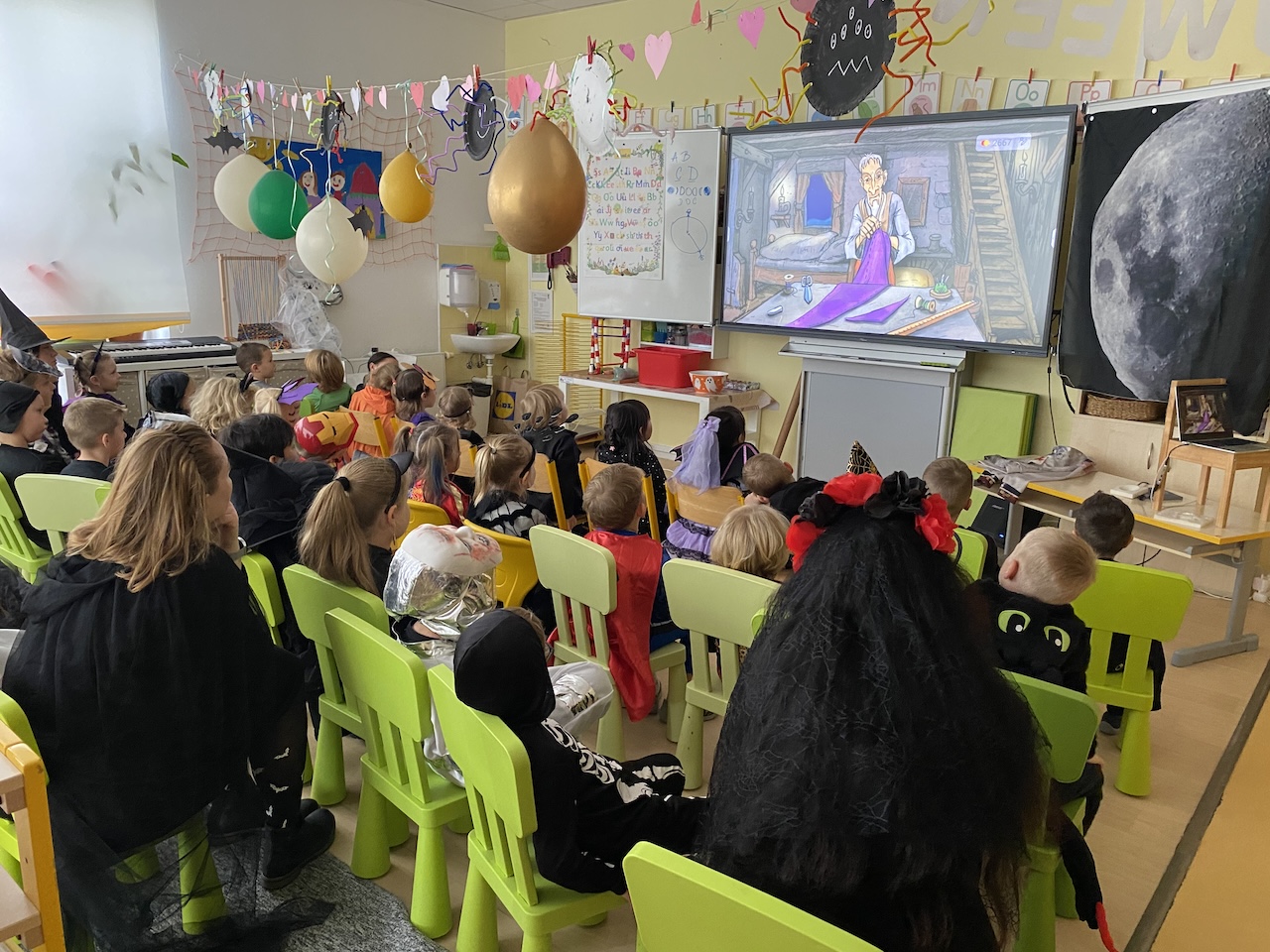 Halloween na téma vesmír v Sunny Canadian School