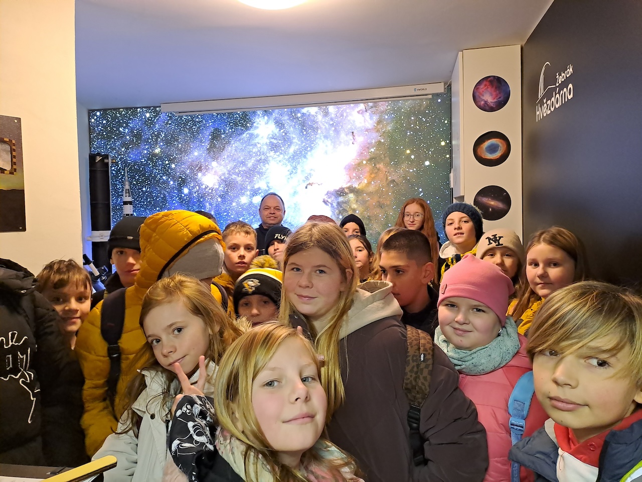 Žáci 5. třídy 2. ZŠ Beroun na Hvězdárně Žebrák a v planetáriu