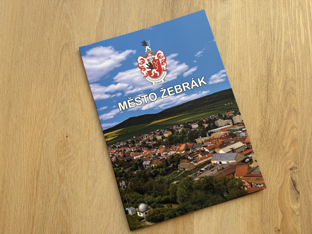 Město Žebrák má nové upomínkové desky. I s hvězdárnou...