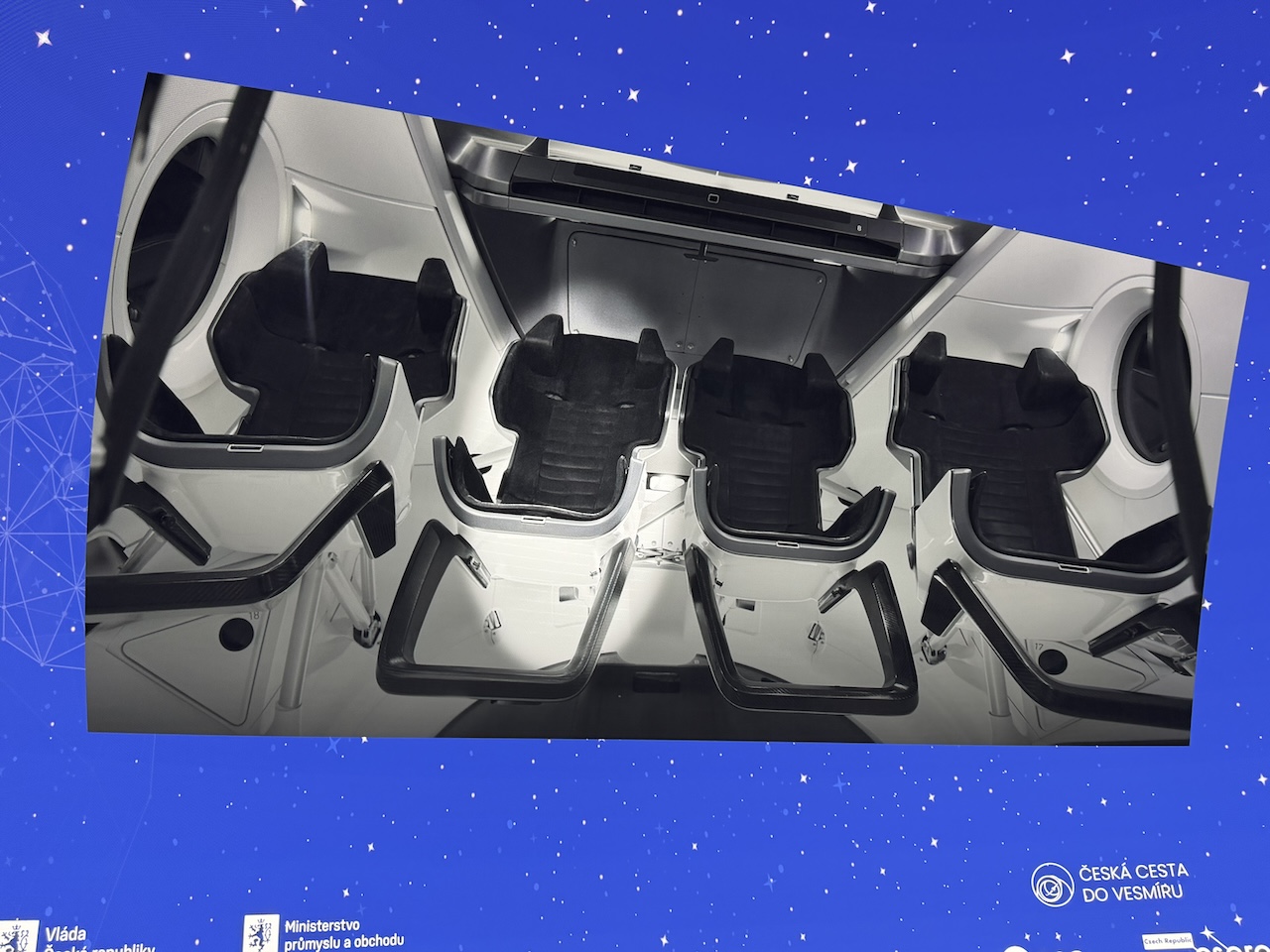 Kde bude setět v lodi Crew Dragon Aleš Svoboda při letu na ISS v roce 2027?