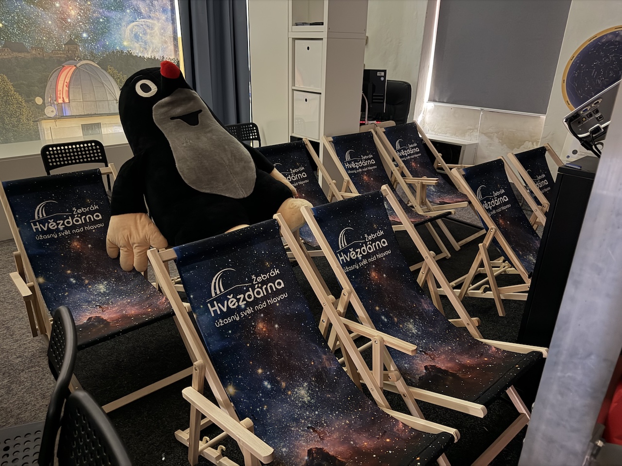 Nová lehátka a krtek v planetáriu