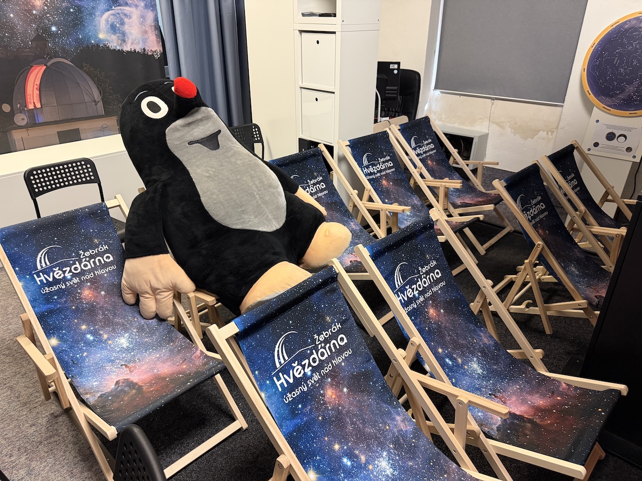 Nová lehátka a krtek v planetáriu