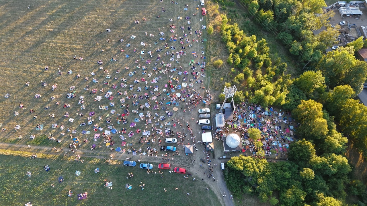 Zatmění Slunce a Perseidy Žebrák - první fotky