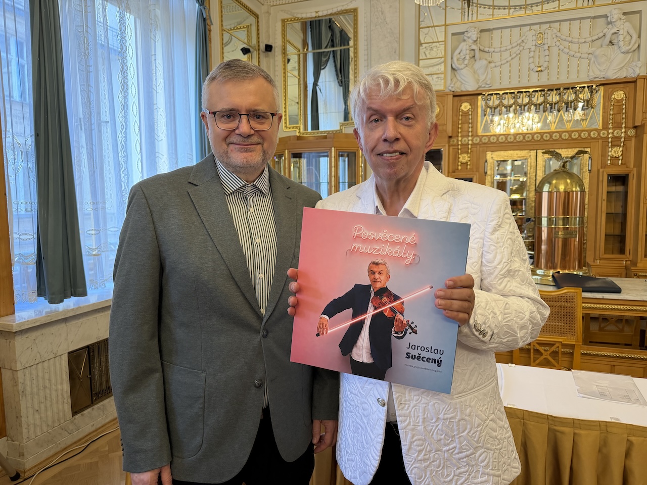 Dvorní houslista Hvězdárny Žebrák Jaroslav Svěcený pokřtil nové album