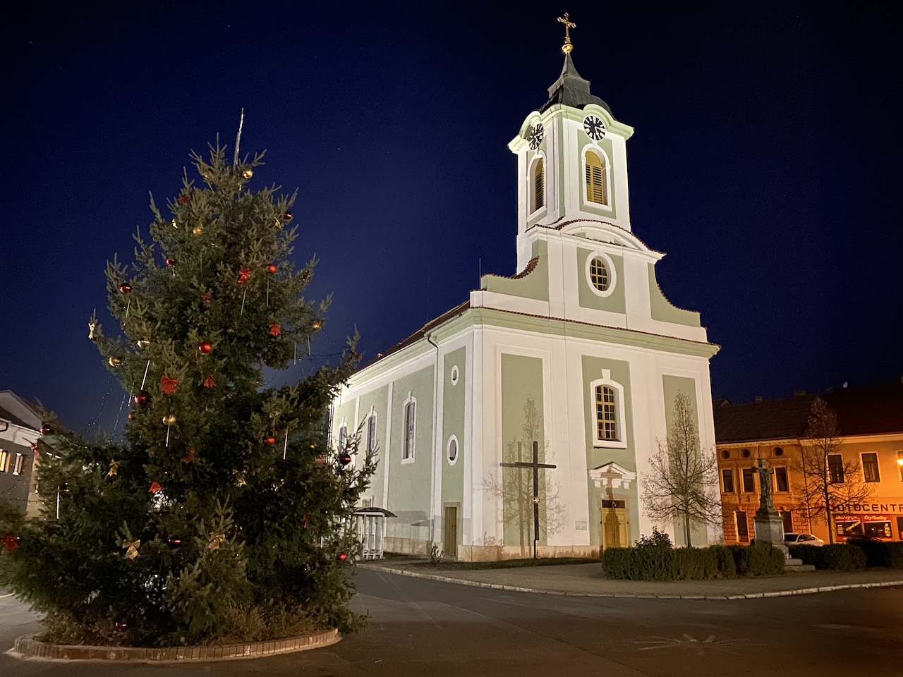 Vánoční strom města Žebrák před rozsvícením
