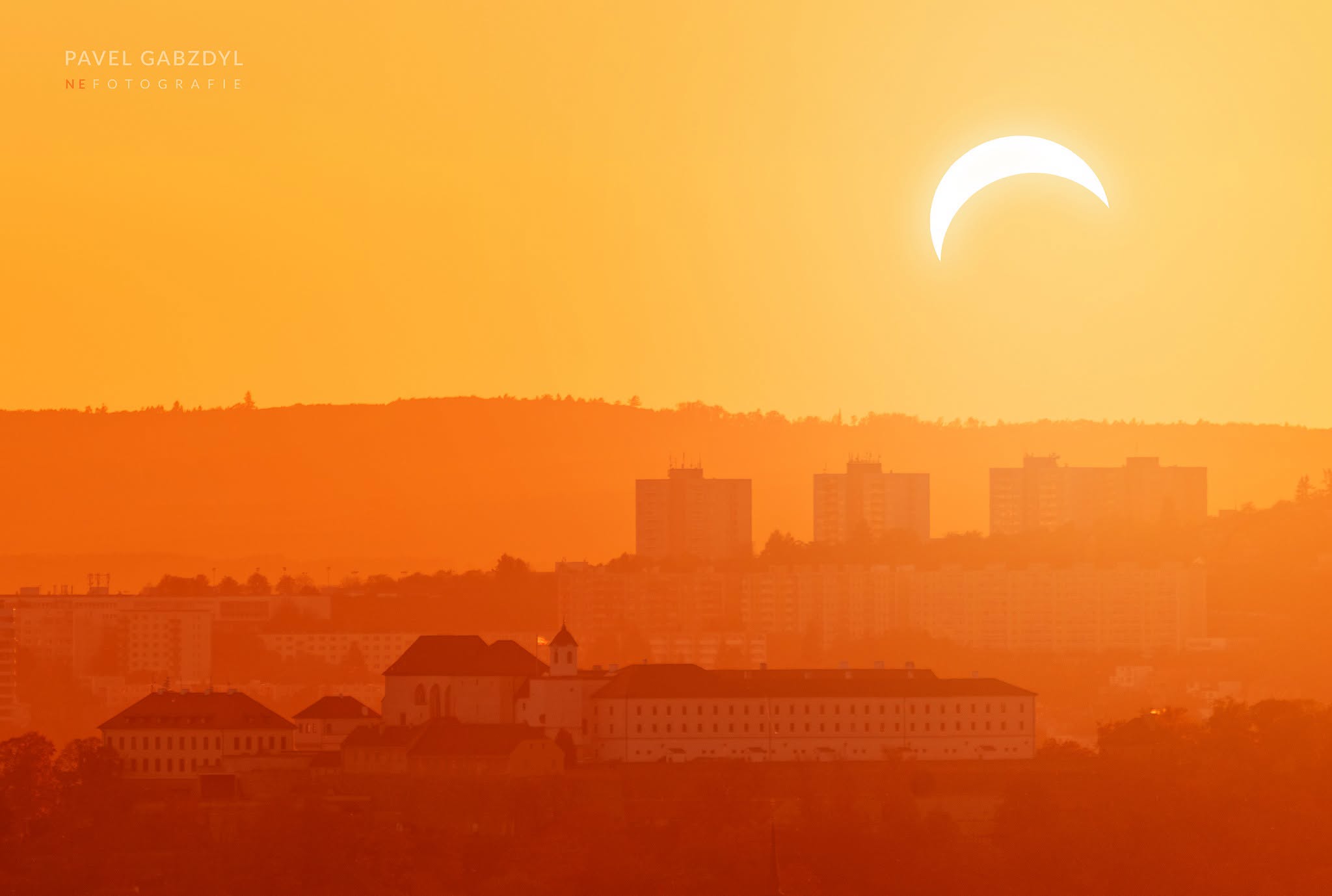 Zatmění Slunce a Perseidy 2026 - vše, co potřebujete vědět