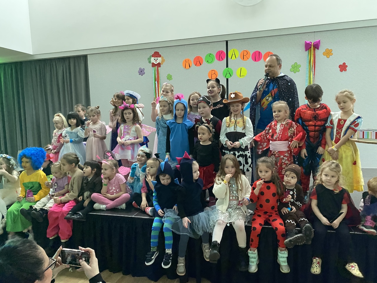 Maškarní bál tak trochu s vesmírnou tematikou