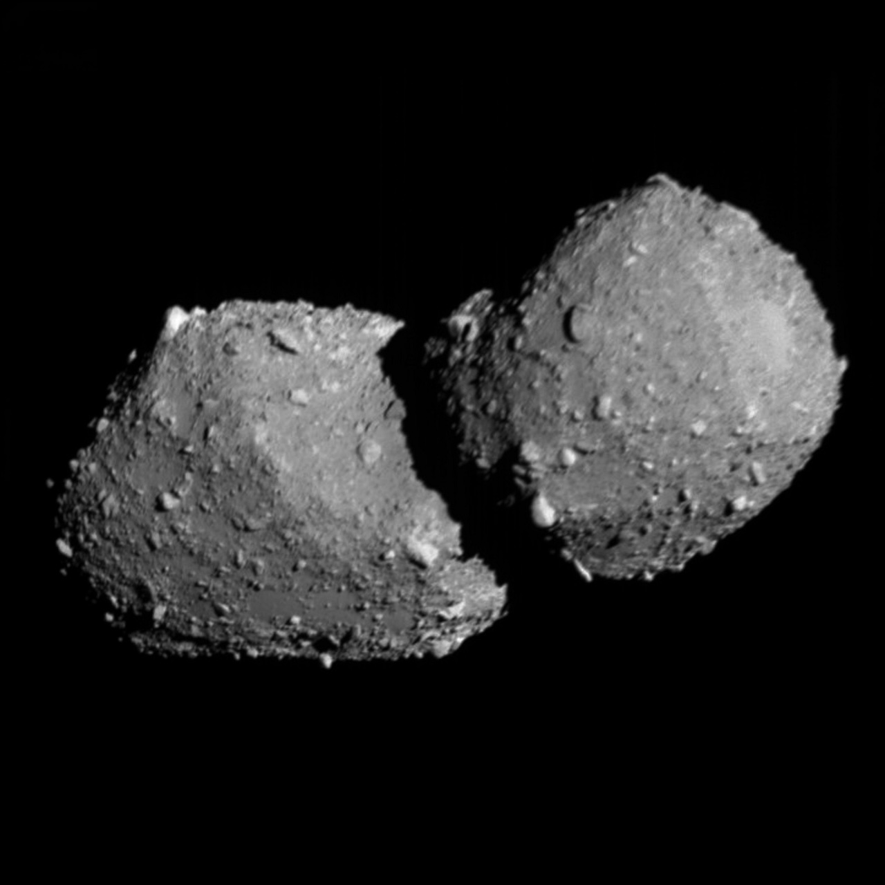 Těsný průlet kolem planetky Torifune i díky českým vědcům