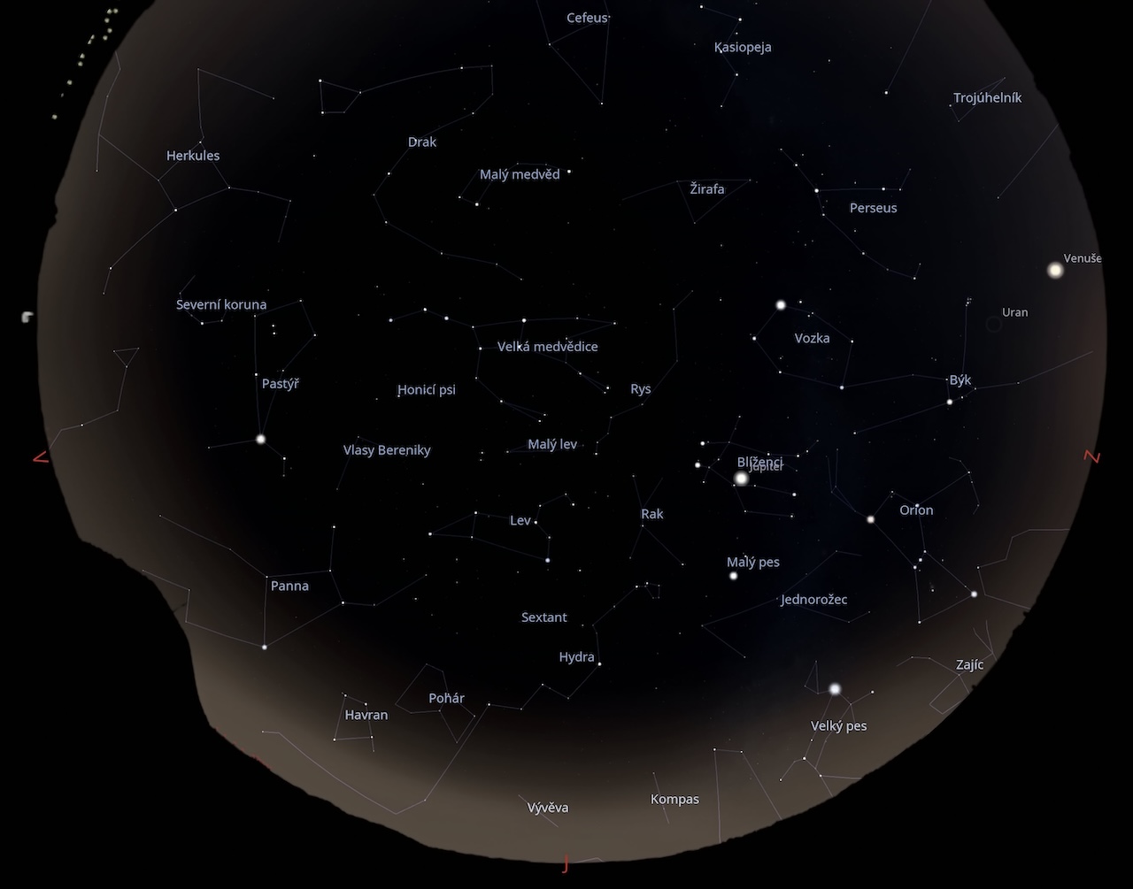 Tři nejjasnější hvězdy na večerní obloze. Dubnová obloha